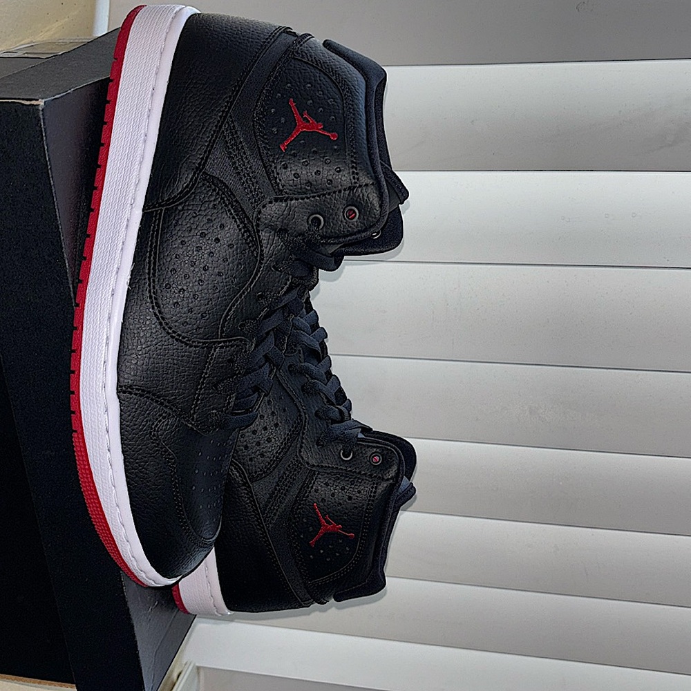 JORDAN ACCESS MENS SIZE 9.5